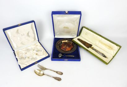 LOT comprising silver-plated serving ladle,...