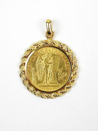 MEDAILLON en or jaune 750/1000° avec monnaie...