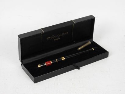 YVES SAINT LAURENT - Paris. Stylo plume en...
