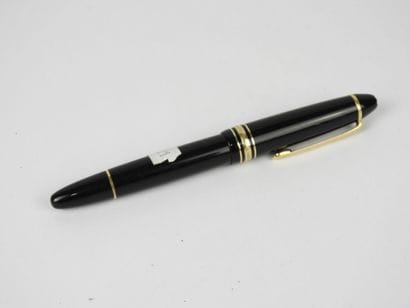 MONTBLANC. Meisterstück fountain pen. Wear...