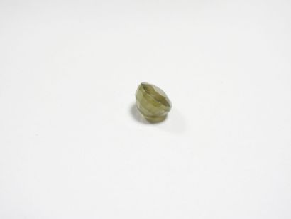 SAPHIR on leaf. 9.96 ct (treated).