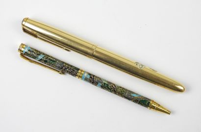 PARKER. Stylo plume avec plume en or 14k....