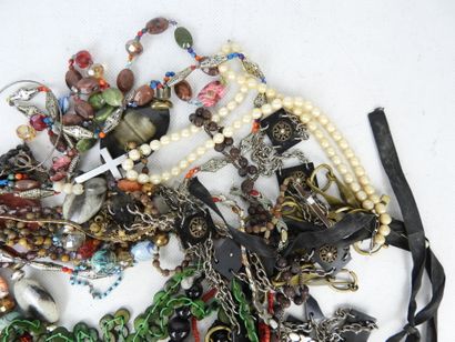 COSTUME JEWELRY. Lot including bracelets,...