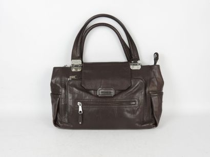 LE TANNEUR. Brown leather handbag. 24 x 34...