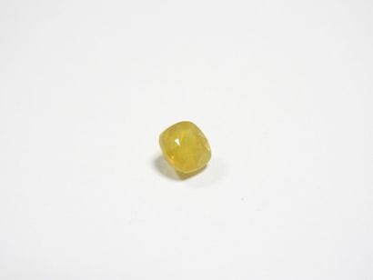 SAPHIR on leaf. 8.53 ct (treated).