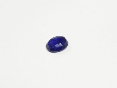 SAPHIR sur feuille. 6,80 ct (traité).