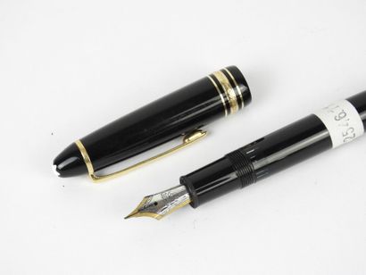 MONTBLANC. Meisterstück fountain pen. Wear...