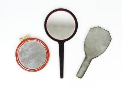 LOT DE 3 MIROIRS à main. Usures et défau...