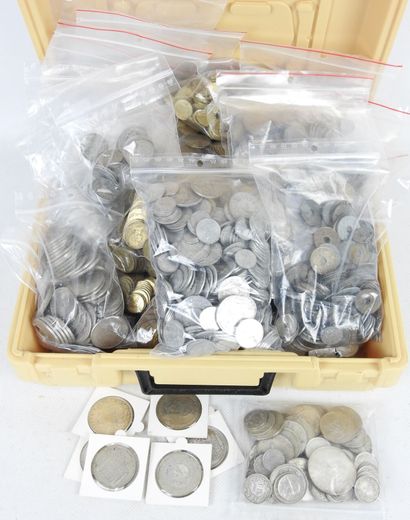 FRANCE et MONDE. Importante collection de...