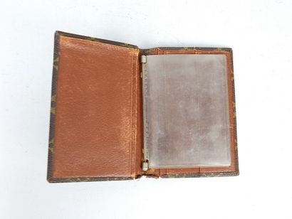 LOUIS VUITTON - Paris. Portefeuille en toile...