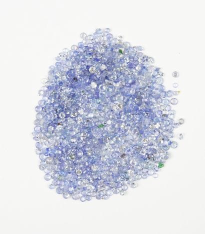 Lot of small Tanzanites in leaf totalling...