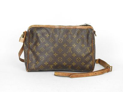 LOUIS VUITTON - Paris. Monogram canvas shoulder...