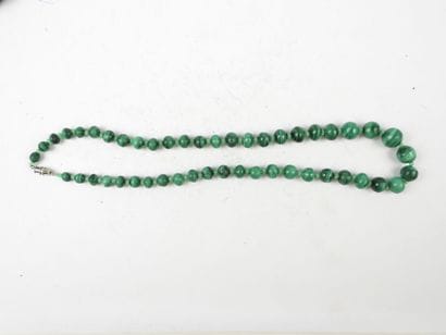 COSTUME JEWELRY. Lot comprising two necklaces...