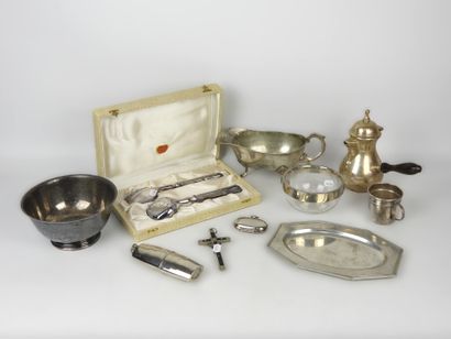 LOT in SILVER METAL including sauceboat,...