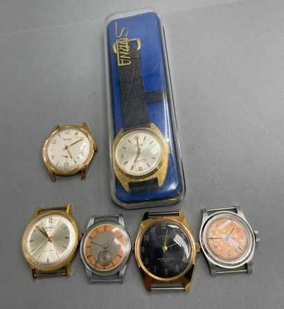 SIX MONTRES mouvements mécaniques, dont LE...
