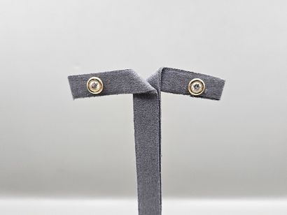 Paire de CLOUS D'OREILLE circulaires en or...