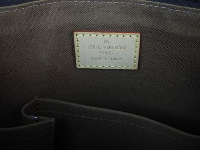 LOUIS VUITTON - Paris. Popincourt handbag...