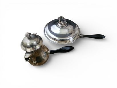 LOT of 2 shaped pieces in silver-plated metal,...