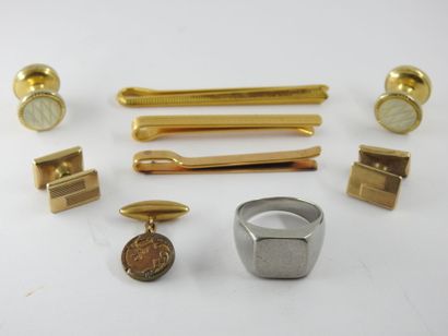 BIJOUX FANTAISIE. Lot comprenant 3 pinces...