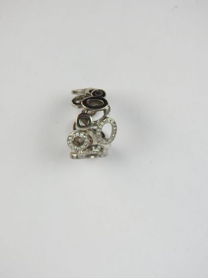 BAGUE en or blanc et brillants. Poinçon tête...