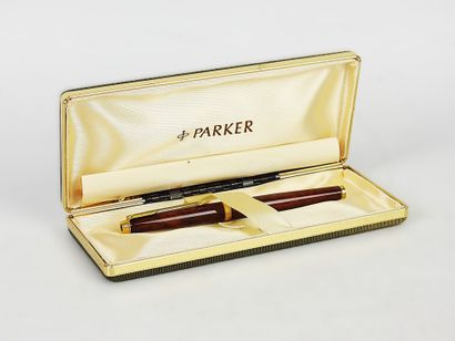 PARKER. Stylo plume avec plume or 750/10000°....