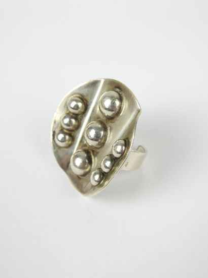 BIJOUX FANTAISIE. Lot de cinq bagues en argent...