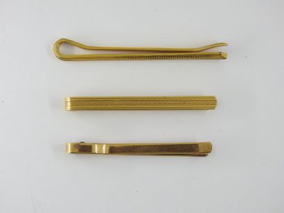 BIJOUX FANTAISIE. Lot comprenant 3 pinces...