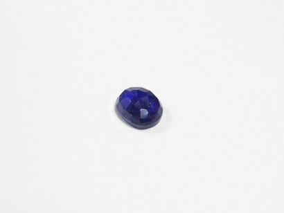 SAPHIR sur feuille. 5,85 ct (traité).