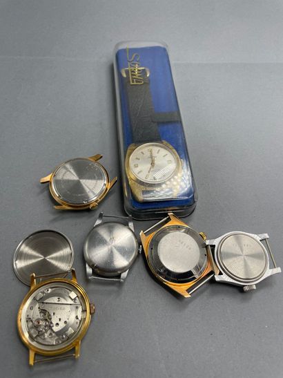 SIX MONTRES mouvements mécaniques, dont LE...