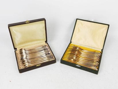 LOT in silver-plated metal including twelve...
