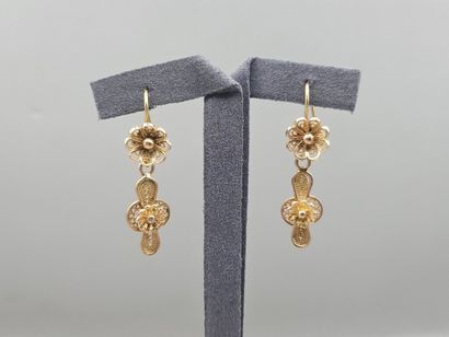 Paire de PENDANTS D'OREILLE en or jaune 750...