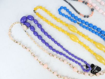BIJOUX FANTAISIE. Lot comprenant colliers...