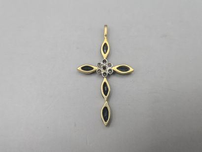 CROIX pendentif en or jaune 750 millièmes...