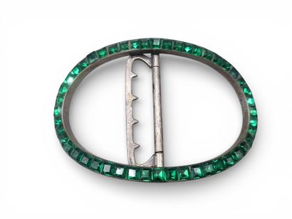 PF.
Boucle de ceinture ovale en métal argenté...