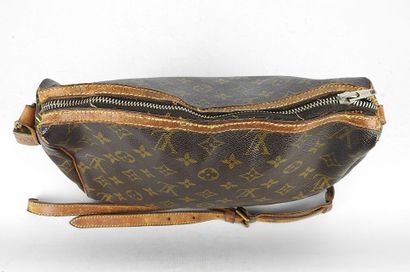 LOUIS VUITTON - Paris. Monogram canvas shoulder...