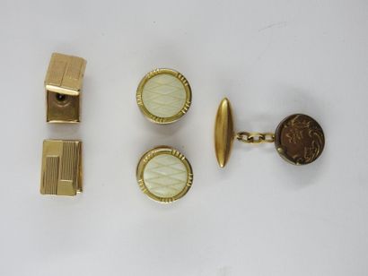 BIJOUX FANTAISIE. Lot comprenant 3 pinces...