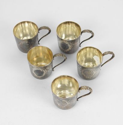 CINQ TASSES miniatures en argent Poinçon...