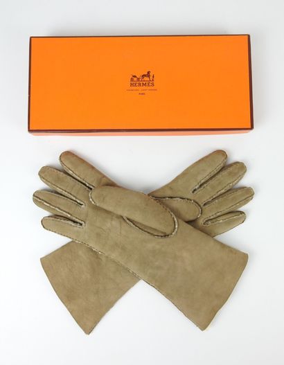 HERMES - Paris. Pair of wool-skin gloves....