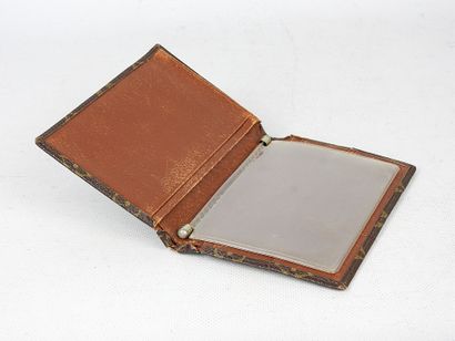 LOUIS VUITTON - Paris. Portefeuille en toile...