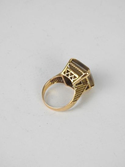 BAGUE en or jaune 750/1000° avec importante...