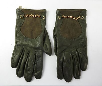 Pair of women's gloves in green lambskin...
