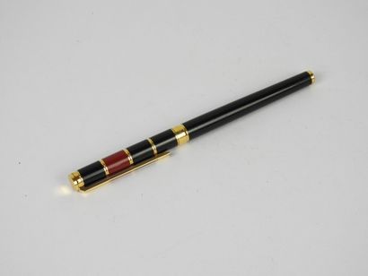 YVES SAINT LAURENT - Paris. Stylo plume en...
