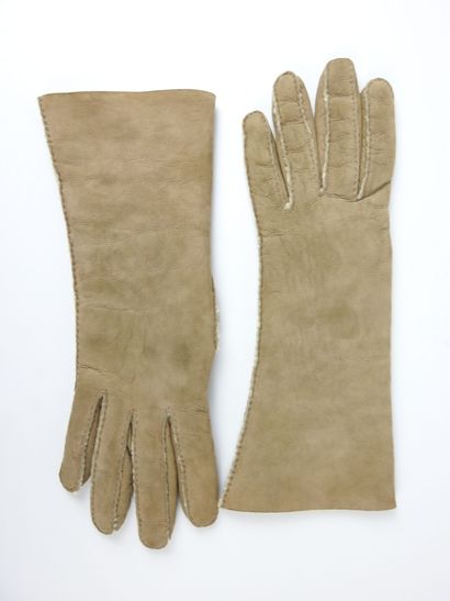HERMES - Paris. Pair of wool-skin gloves....
