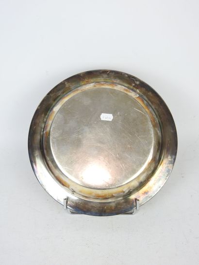 Reunion of a circular serving platter and...