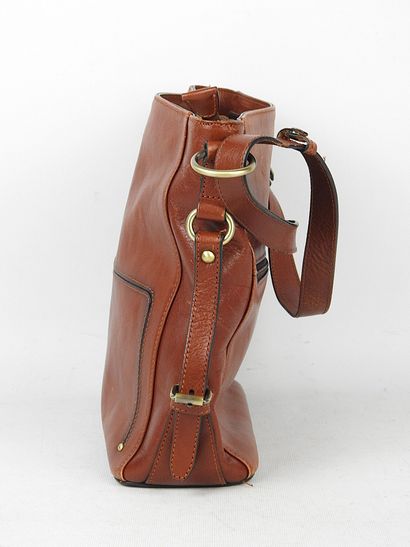 KATANA. Sac à main en cuir de vachette brun....