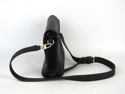 GUESS. Black grained leather shoulder bag....
