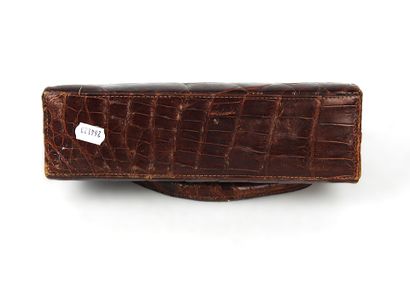 VINTAGE. Sac à main façon croco brun. 17...