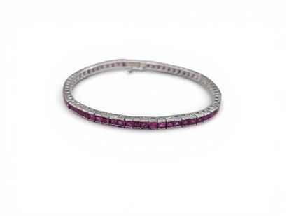 Bracelet ligne en argent orné de pierres...