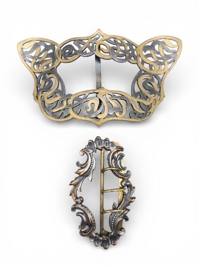 Lot de 2 BOUCLES DE CEINTURE en métal argenté...