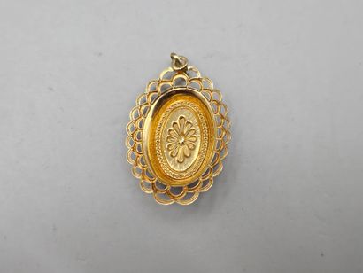 Pendentif médaillon en or jaune 750 millièmes...